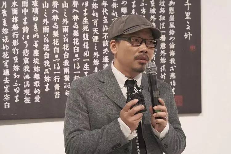 首张专辑jay中的歌曲《娘子》,提名金曲奖的最佳作词人奖项,方文山在