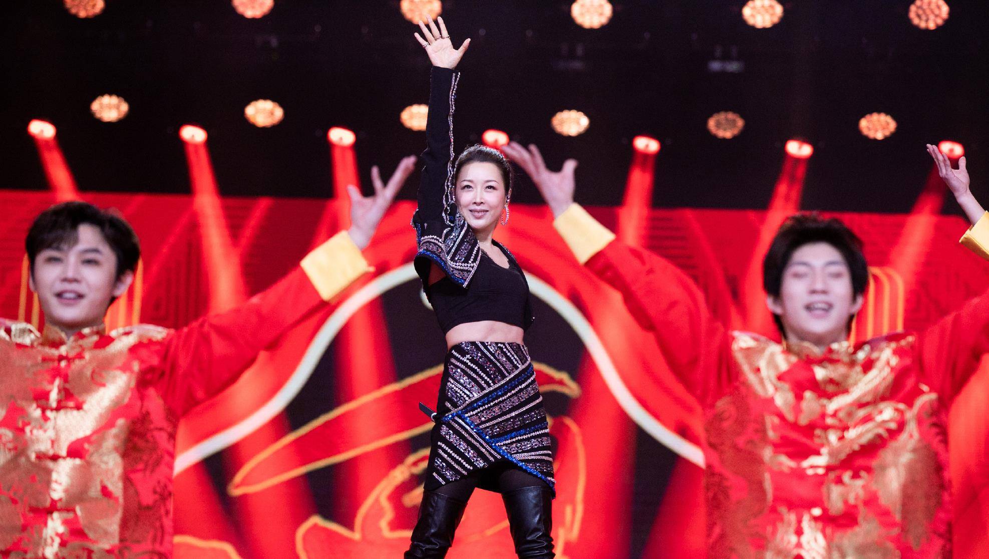 50岁的孙悦:第一任男友死亡,第二个坐牢,第三破产,现任是豪门