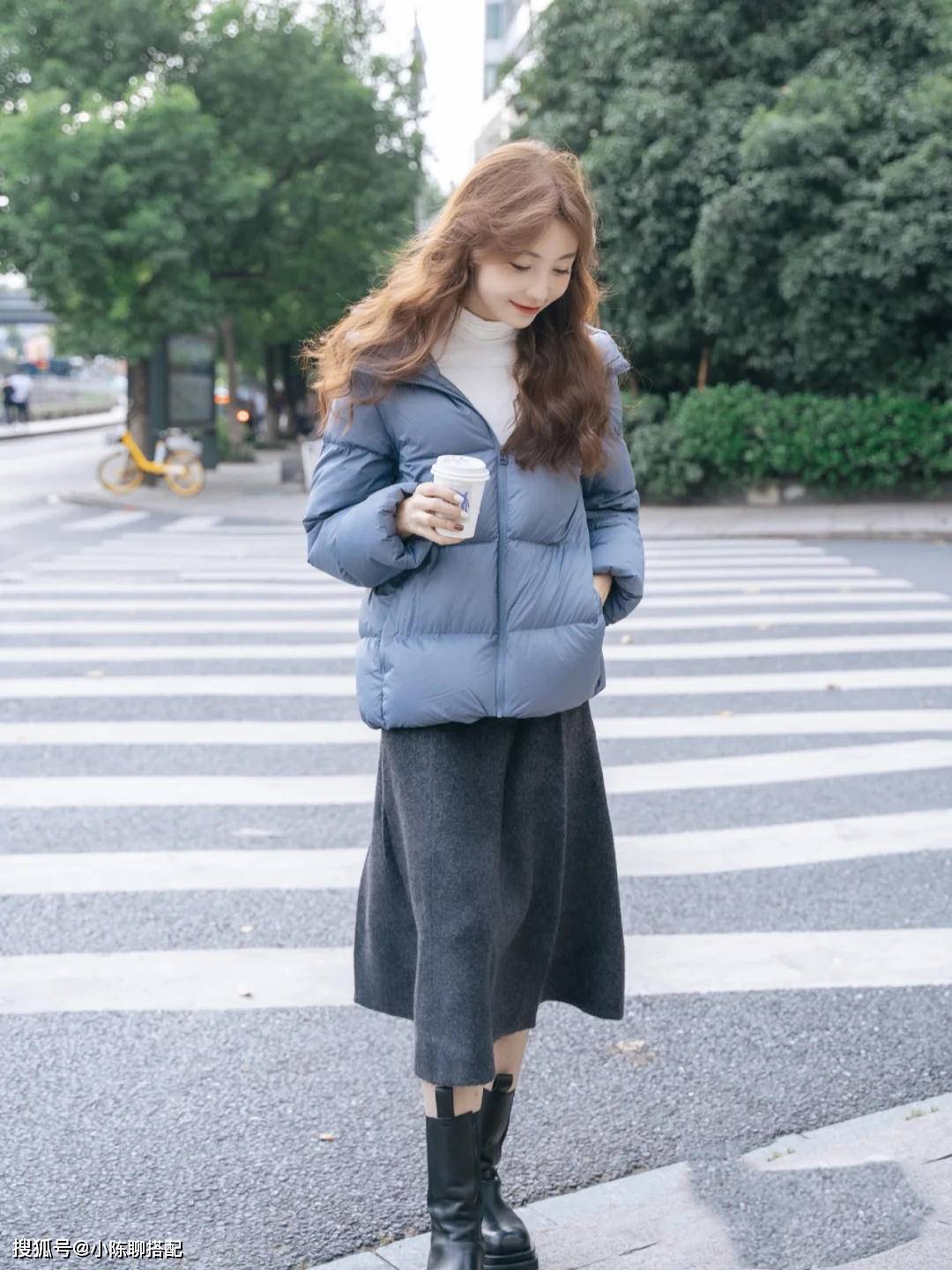 荧光 无论是哪个年龄段的女性,穿羽绒服都尽量少碰的色彩雷区