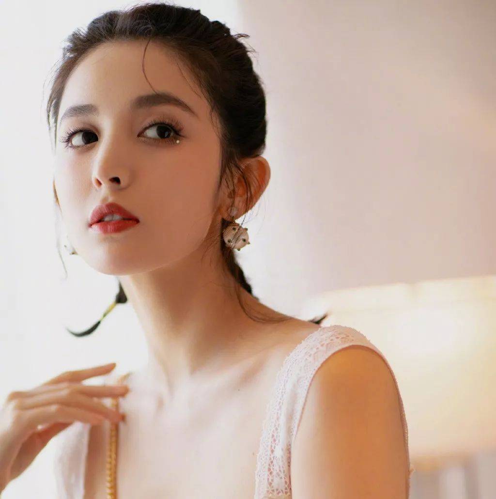 下巴你的头发适合“扎着”还是“披着”,其实在于细节,颜值不是关键