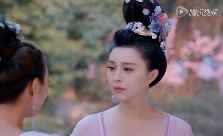 发型十位梳苹果头的古装美女,刘诗诗甜美,杨紫高冷,唯她最美最经典