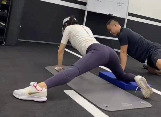 健身照片怎么拍照 16d2b2a67efc434b999b26a6e5ddb7db.jpeg