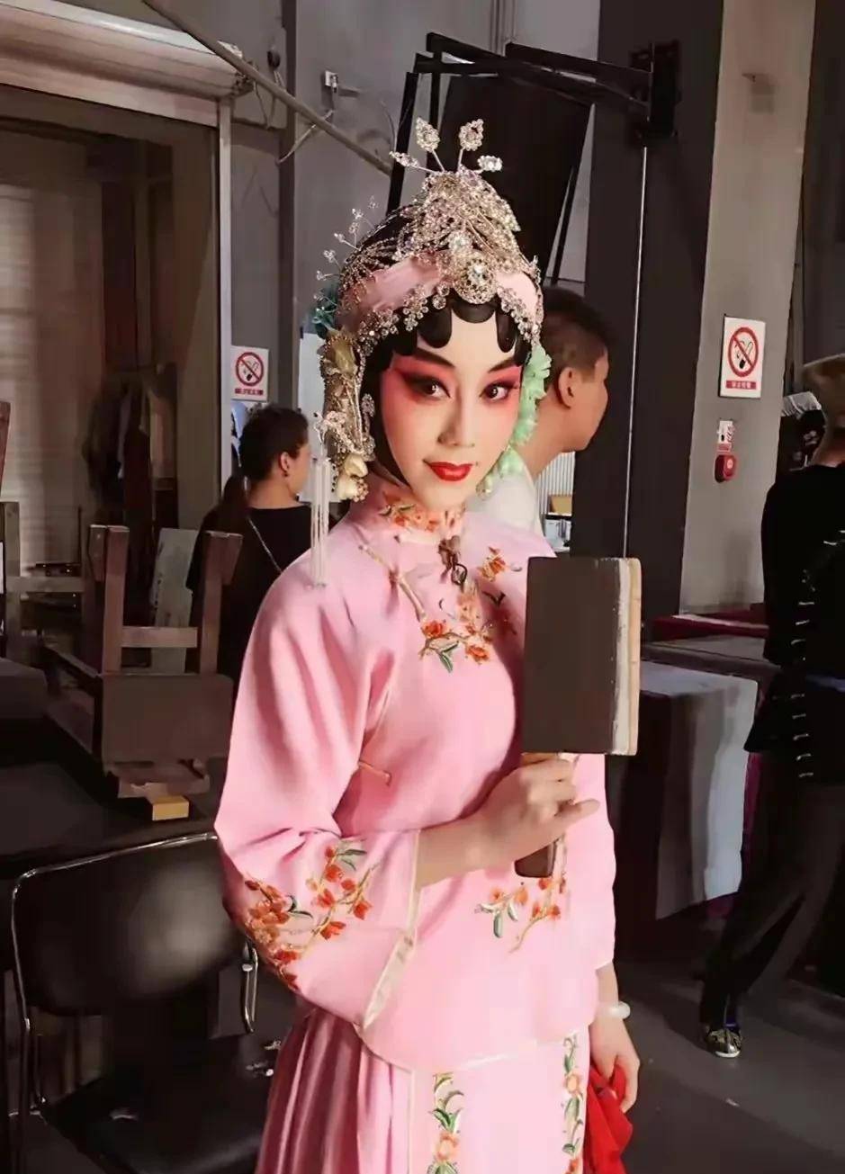 小人|王梦婷生女是谁的？郭德纲书法“大年初五，捏小人的嘴”写错了吗