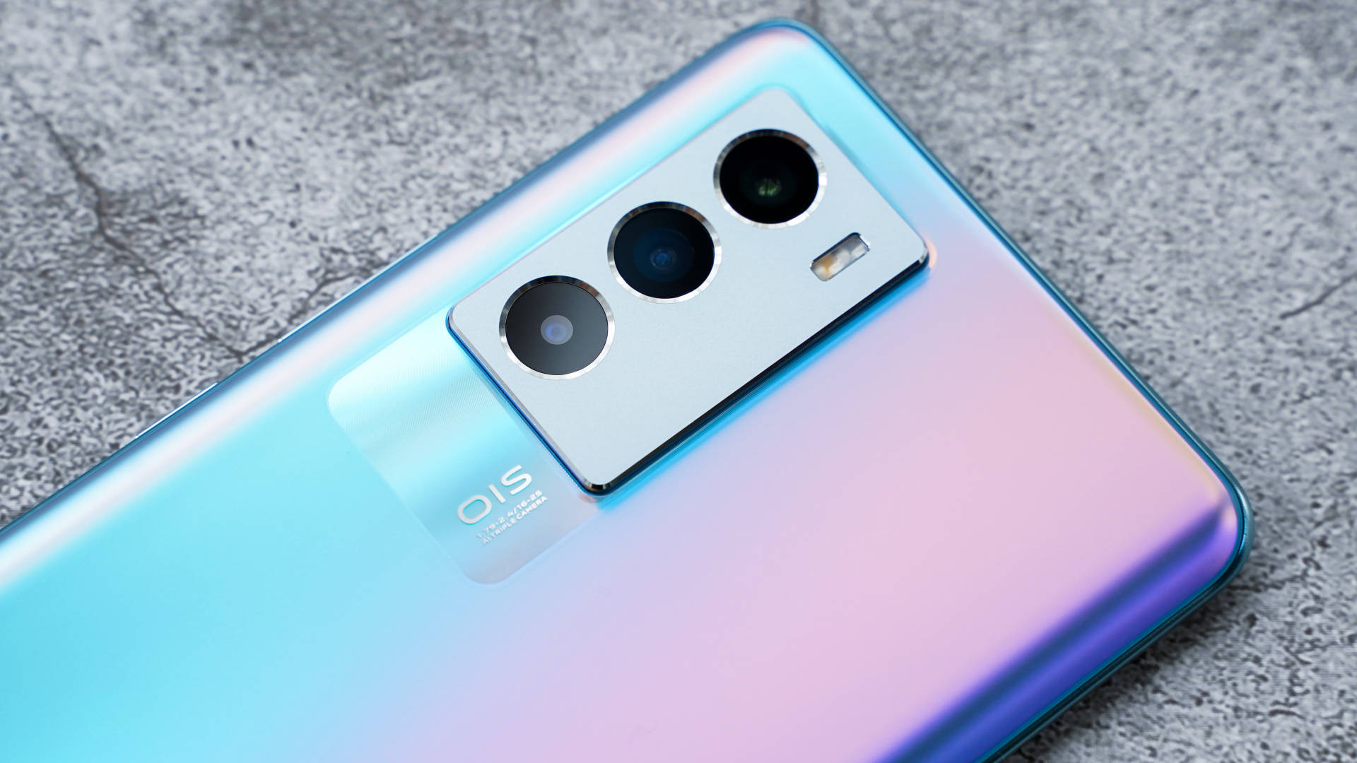 新机换新机还在纠结？要颜值还要性能，选iQOO Neo5S准没错！