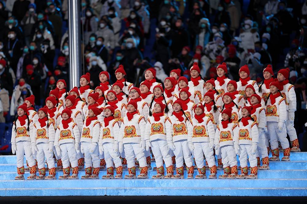 鸟巢 一起向未来!中国十佳设计师丁洁在鸟巢与孩子们“虎头虎脑”迎冬奥