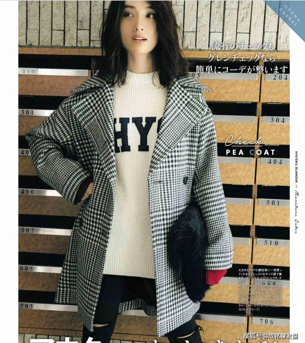 氛围 适合40多岁女性的黑白灰穿搭，大气高级又时髦，看着就很洋气