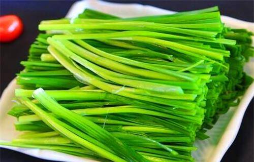 女人梦见自己买韭菜，寓意与解析