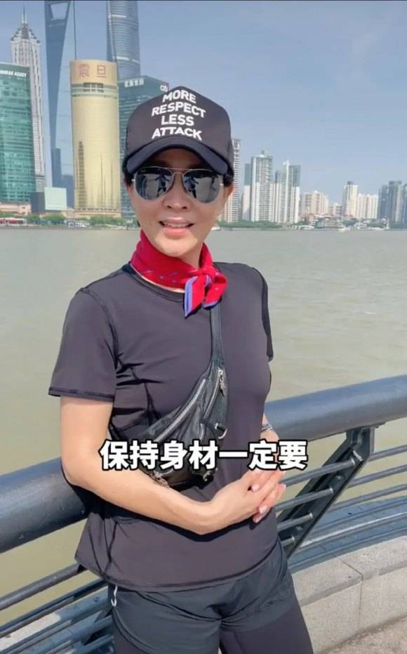 这个经常和刘嘉玲拍抖音的网红徐祥,居然是90后沪剧演员_上海_张曼玉