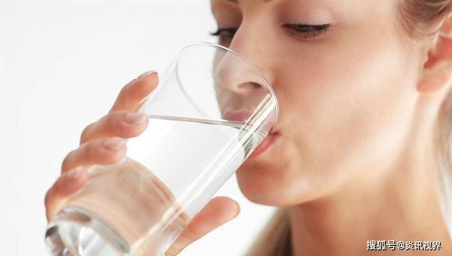 肾脏|喝水越多尿也越多，肾脏的压力会变大吗，多喝水会伤到肾脏吗？