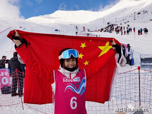 谈球吧体育谷爱凌夺冠！滑雪冠军、美女学霸这就是人类高质量少女的模样！(图44)