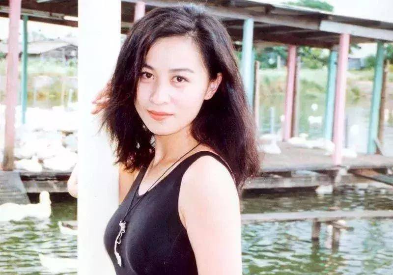香港怎么那么多美女 cd51fc95d40d4665b5efe0444d43c1a6.jpeg