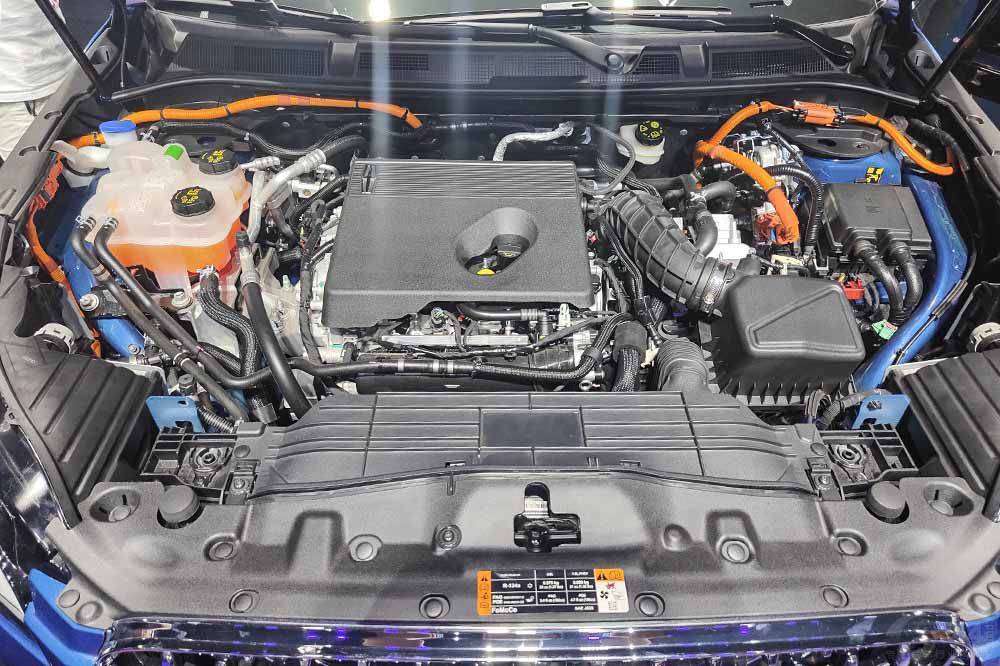 0t发动机,在爱信8at变速箱的匹配下能够爆发出185千瓦的最大功率和400