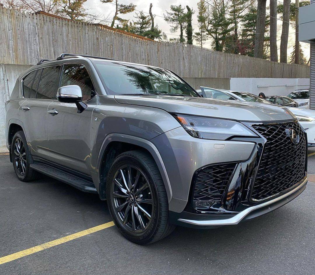 首批新款雷克萨斯lx抵港落地近200万质感一流还看啥路虎揽胜