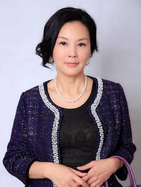 岛市老八艺术家、影视人物造型设计师马德帆女士致辞