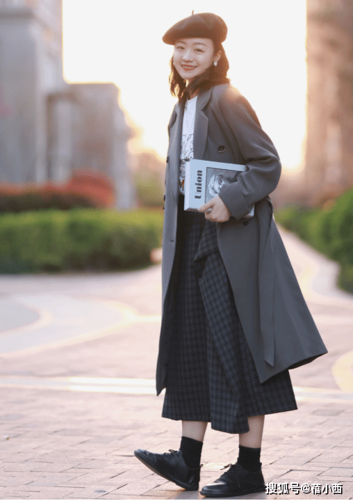 粉色 入春穿衣别太随意,试试今年最火的风衣,搭配裤子和裙子都美极了