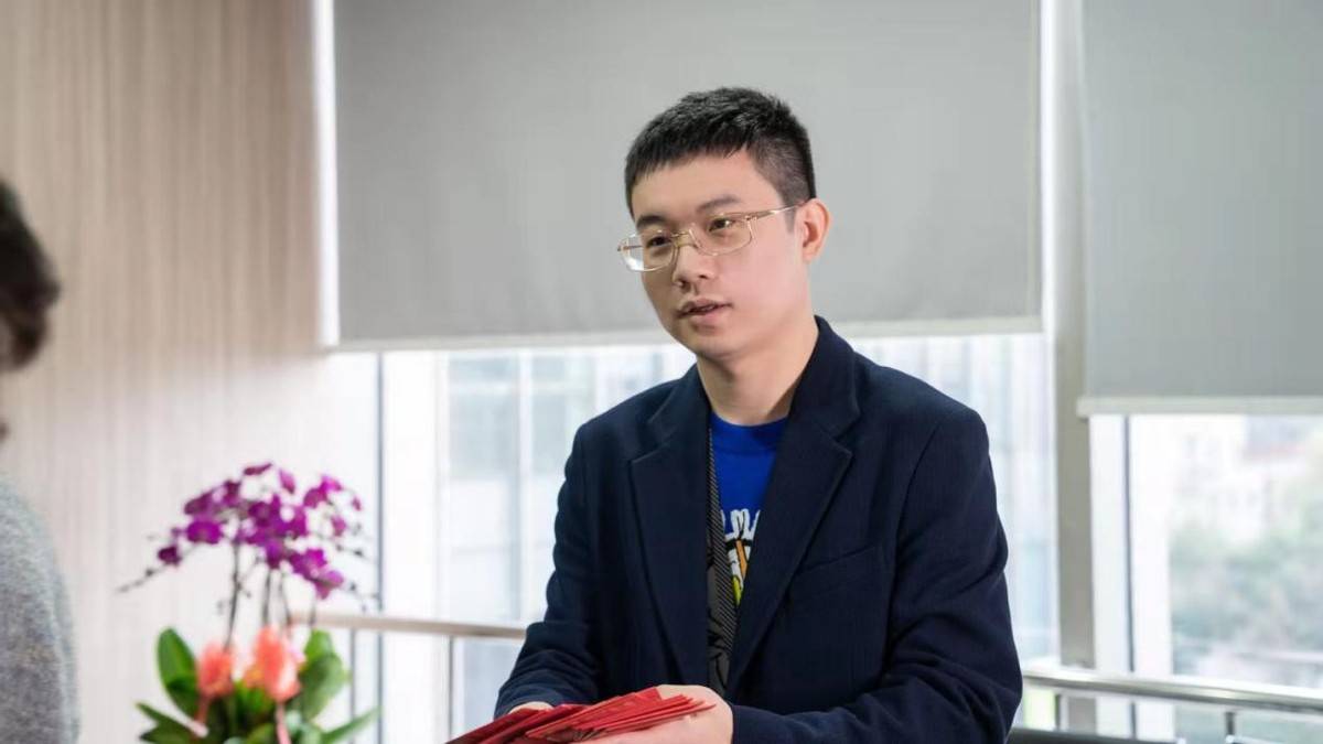 而在近日,小象大鹅公司也是已经开工了,而老板窦雨潇就给公司的所有
