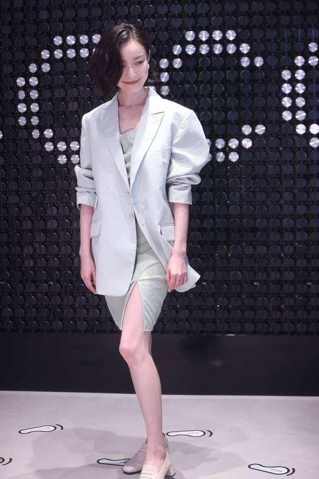 作用 倪妮的冷艳脸穿啥都高级，奶奶辈的复古绿色旗袍穿身上，不显老气