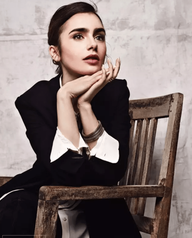 莉莉柯林斯粗眉毛高颜值的美人现实版白雪公主