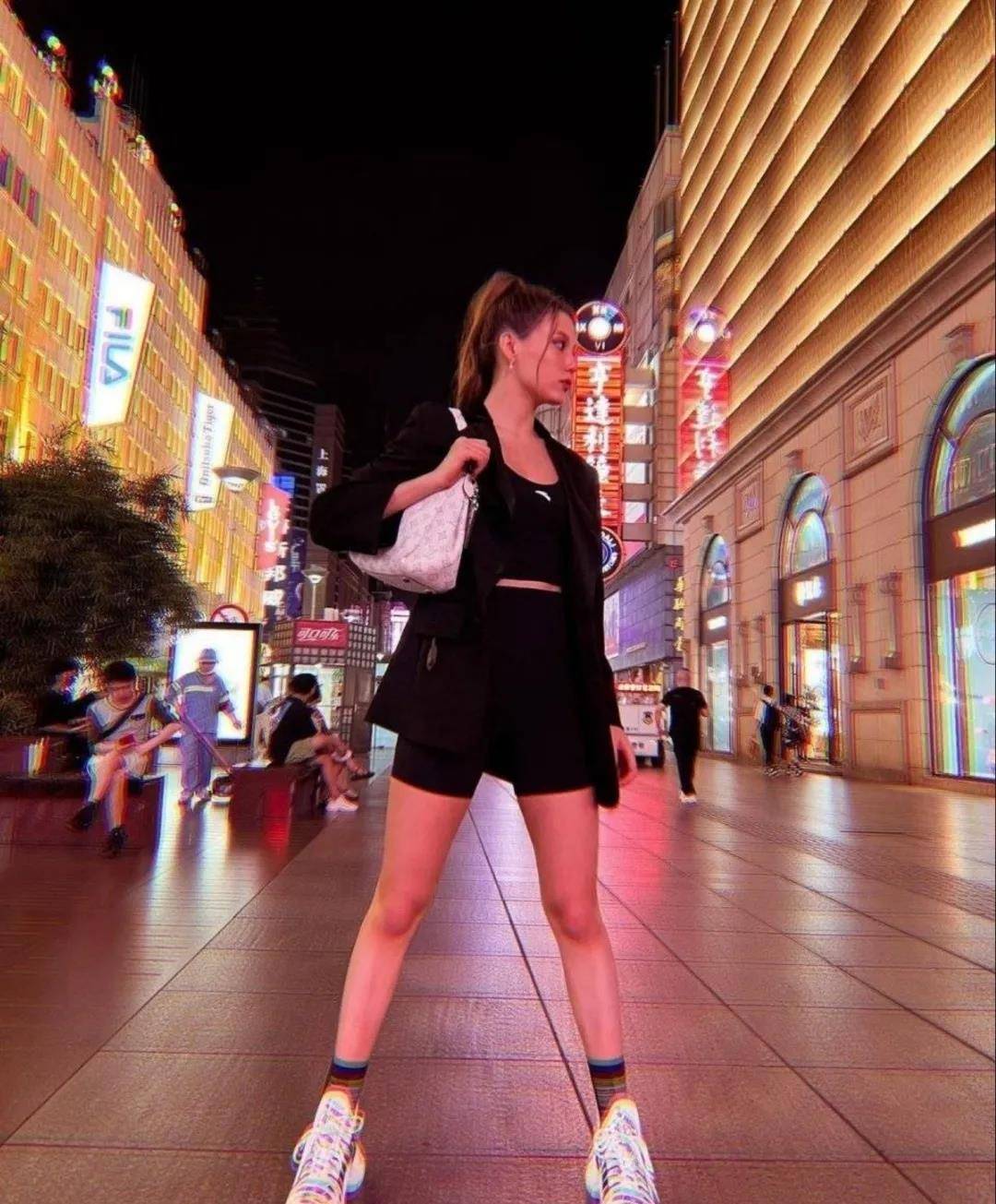 黑色 撬动时尚圈的谷爱凌，被各种大牌青睐的她，穿搭到底有多绝？