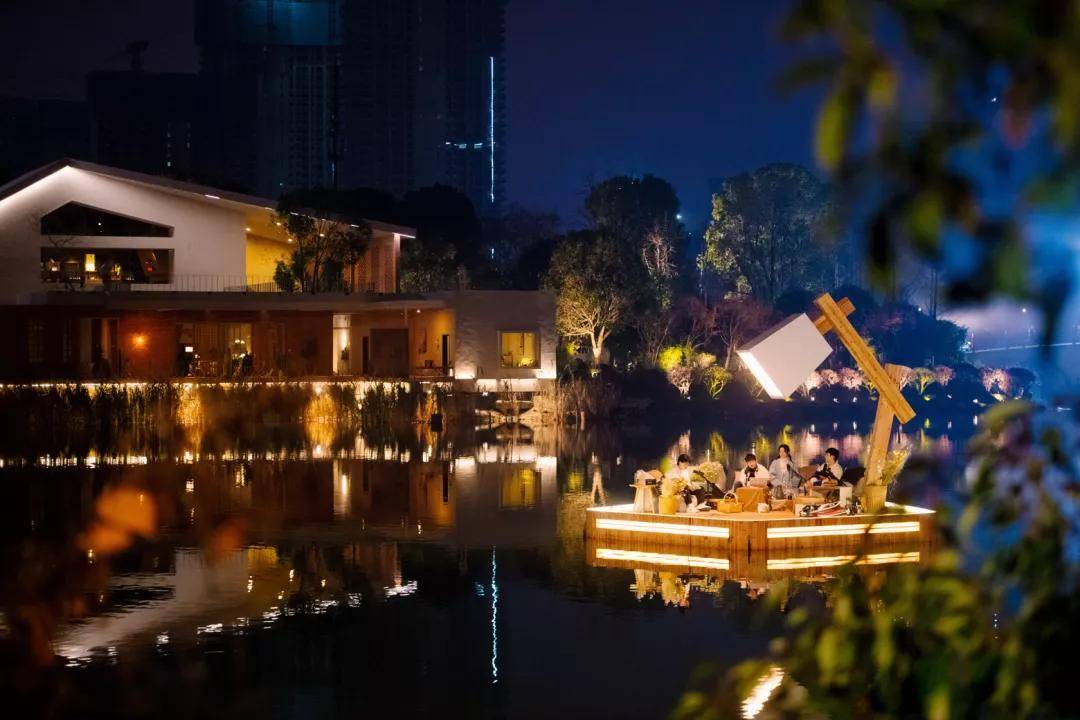 小站|治愈系综艺分享|朋友请听好:人生是跌跌撞撞,爱是甜苦参半