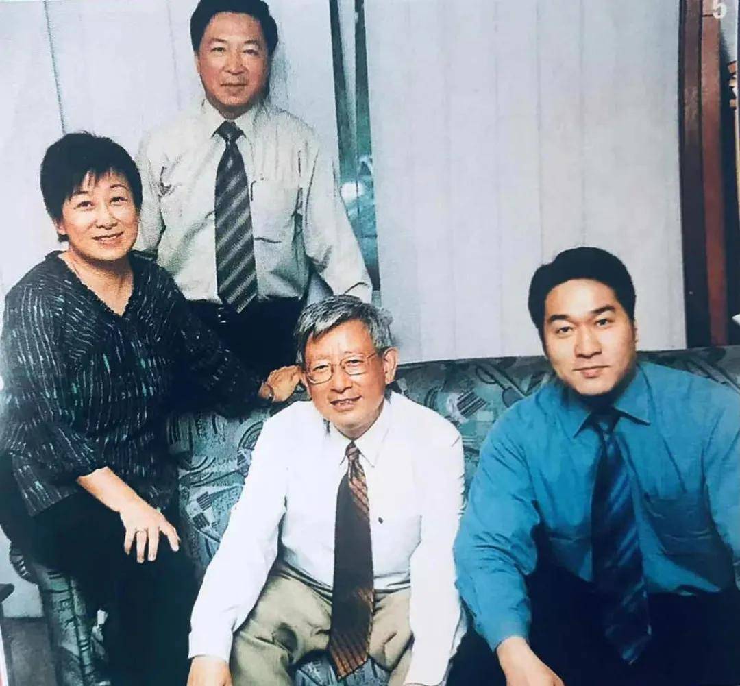 何亮亮痛悼曹景行先生