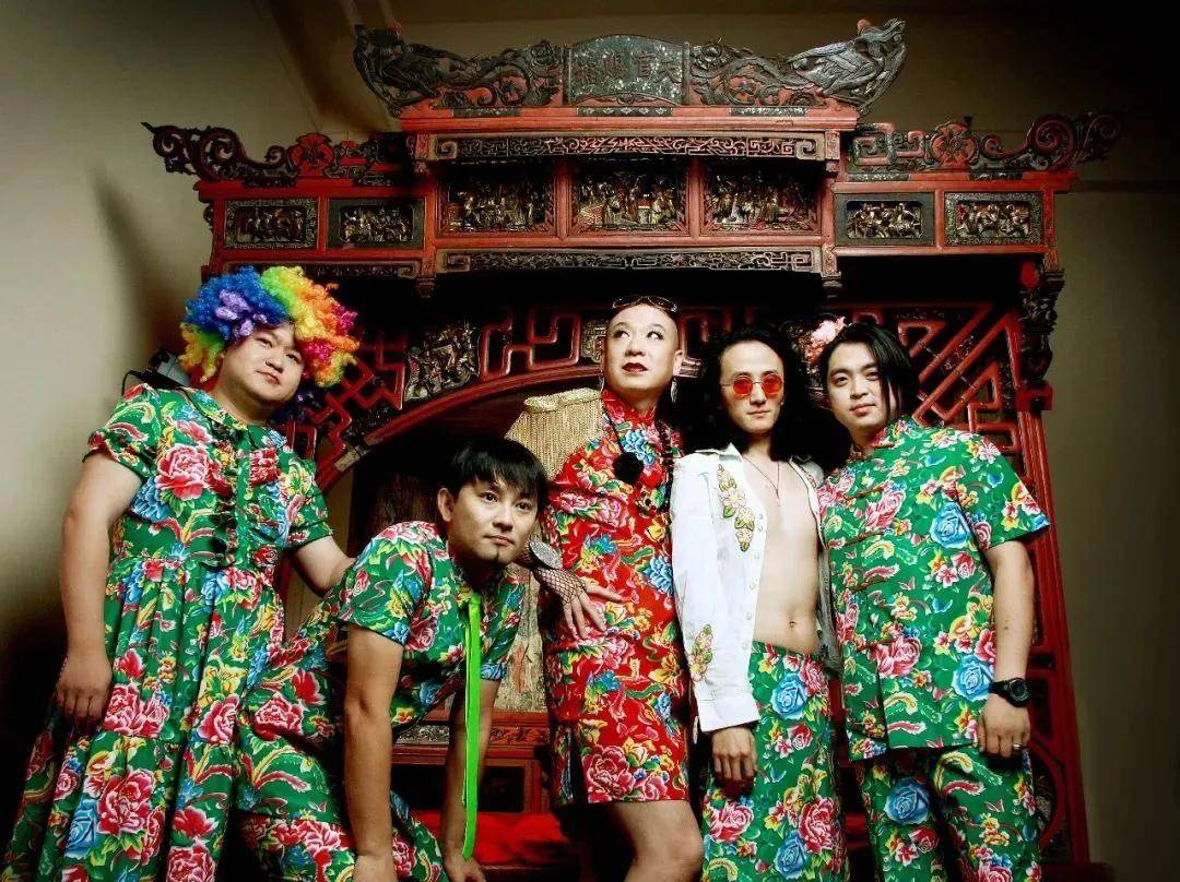 花布 潮流起点在东北！37米长KAWS公仔刷爆网络，成为长白山第一标志！