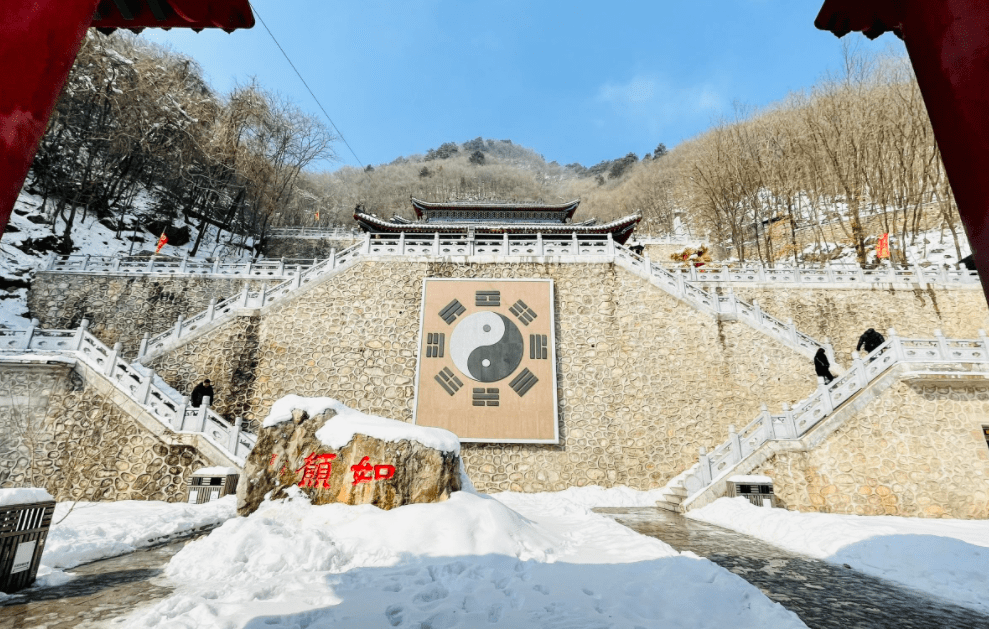 辽宁又一冷门景区"爆火",景色优美,还刻有一句十分狂妄的名言_铁刹山