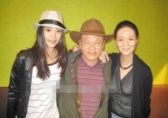 77岁凌峰罕曝近况晚年定居清迈养老与小18岁贺顺顺已断联多年