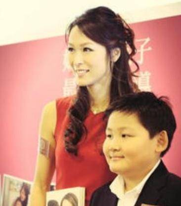 罗力亚TVB颁奖礼视帝多为“亲生子”非主流大奖争破头
