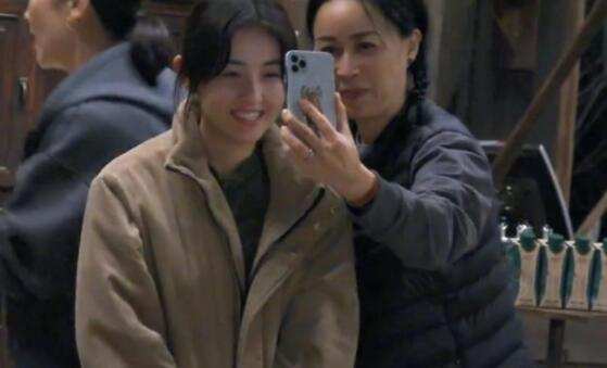林海摔耳机林海澄仪为什么离婚？53岁与95后妻子