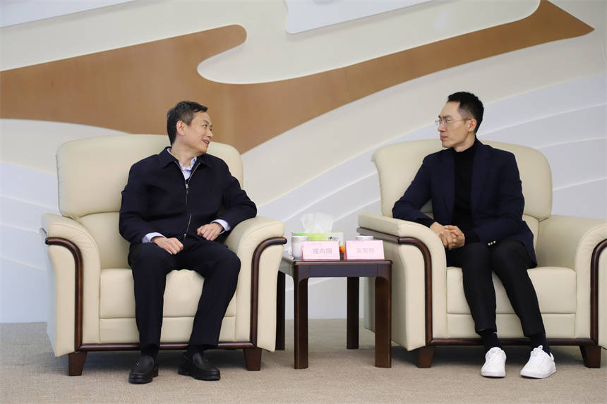 殷殷话语寄真情共图鞋都业腾飞商丘市市长摆向阳带队到福建招商考察