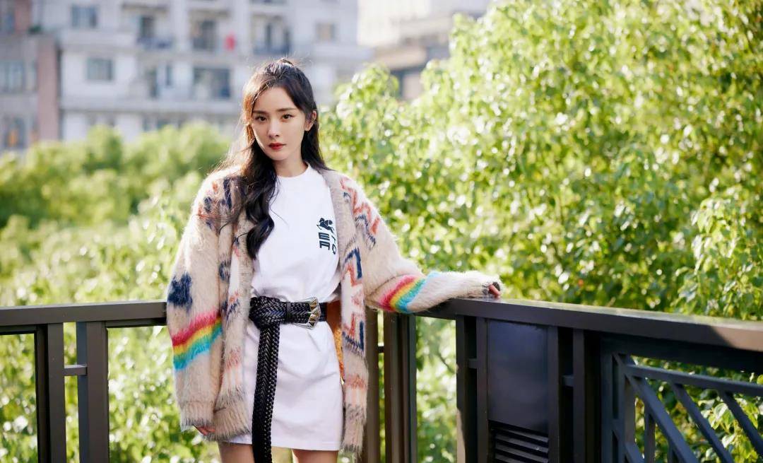 发型好少女！杨幂的新发型也太适合春日踏青了吧