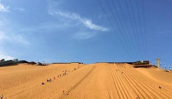 宁夏滑沙的好地方，黄河边上的沙坡，中国最长滑沙项目