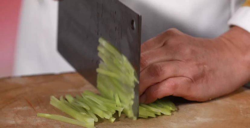 凤尾|这道藤椒腰花既好看又好吃，川菜大师露绝活，凤尾刀法显功夫