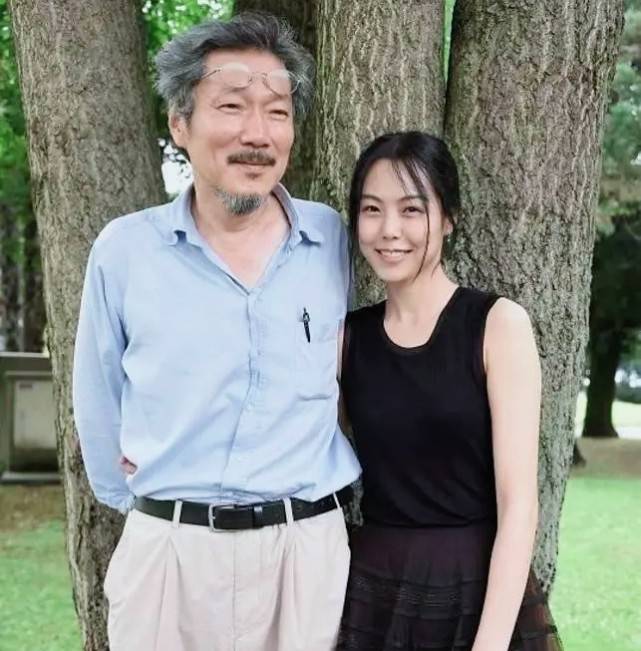 李洙赫|她是至今未婚的柏林影后，他是未离婚的大导演，他们在一起7年了