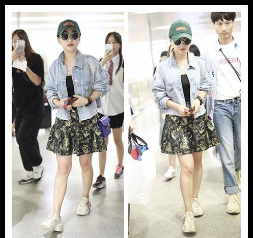 黑色 牛仔的外套真的挺显嫩的,像杨蓉这么搭配,看着像小姑娘