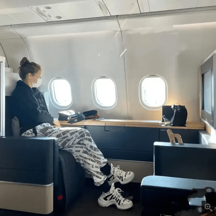 原创谷爱凌夺冠后乘私人飞机照片曝光网友想低调但实力不允许