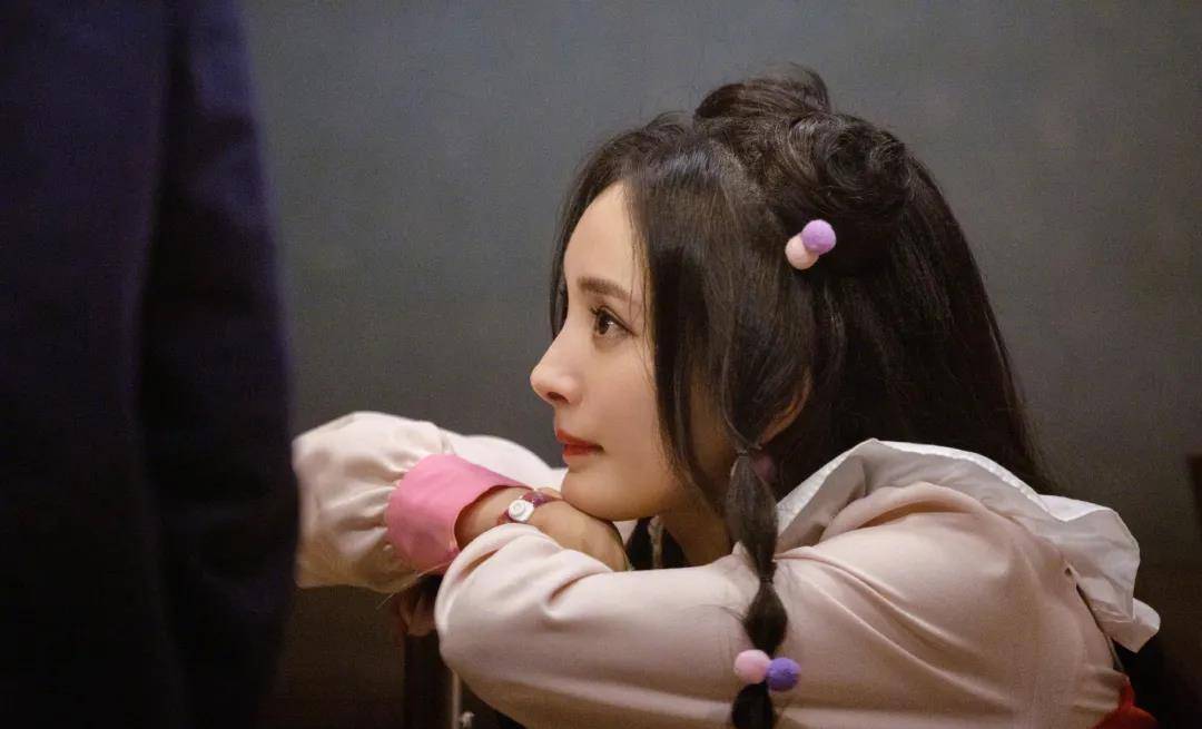 发型好少女！杨幂的新发型也太适合春日踏青了吧