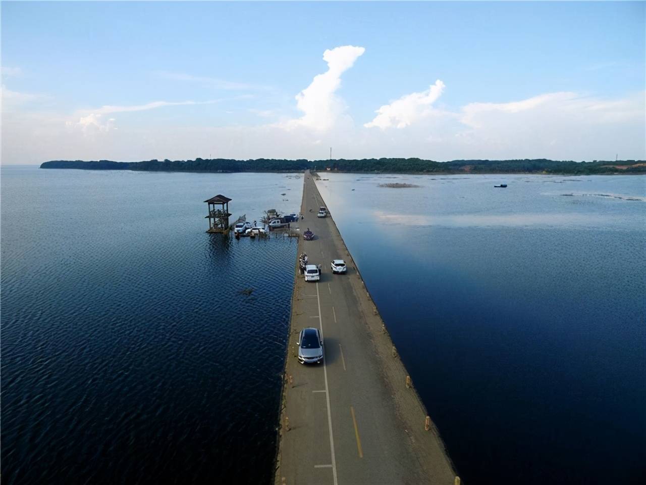 江西有条水上公路，可欣赏水天一色奇景，被网友誉为最美水上公路