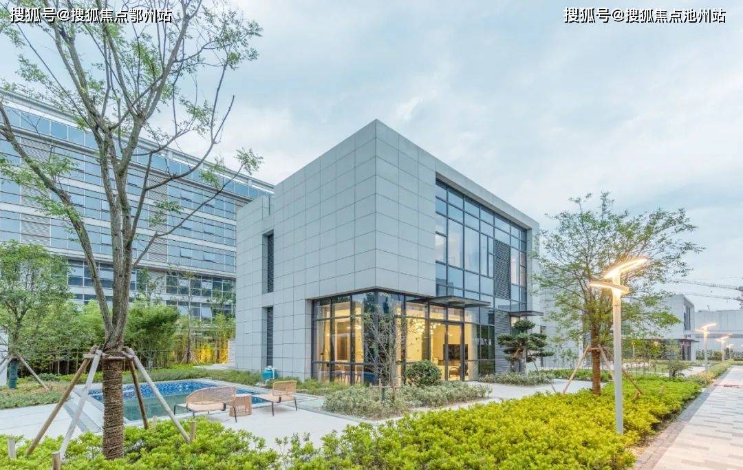 整个小镇环康山而建,围绕城市公园溪谷,打造长三角