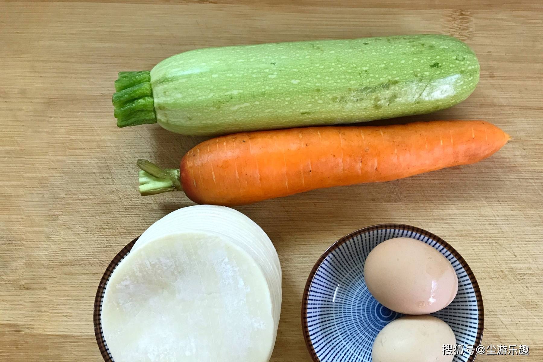 做法|早餐包子别再出去买了，教你懒人做法，不揉面不醒面，10分钟出锅