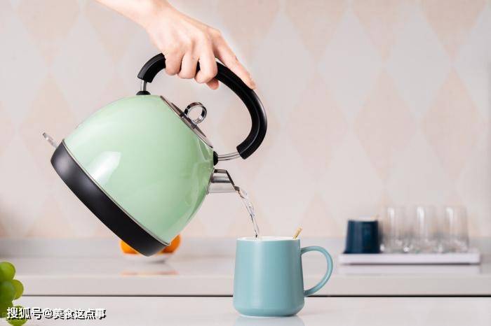 经常用电热水壶烧水喝会对身体健康有伤害医生为您说个明白