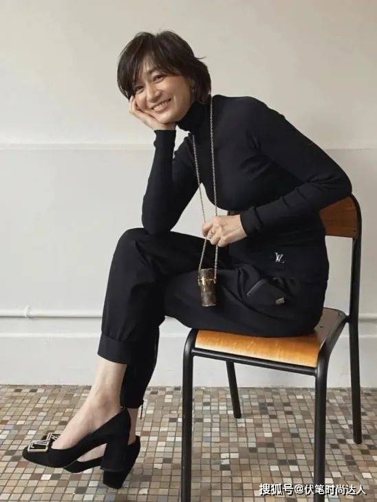 富冈 中年女人别轻易服老！跟富冈佳子学简约搭配，优雅大气特年轻