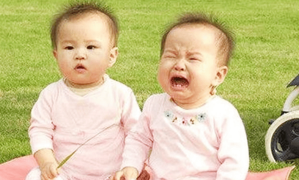 说说双胞胎知识：双胞胎分开养会怎么样？影响比你想象中还大！_孩子_父母_生活
