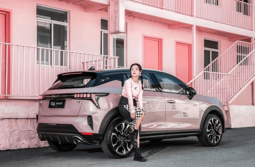 情人节给女朋友送什么车好 男子情人节送女友一冰箱冰墩墩 紫色 Shero