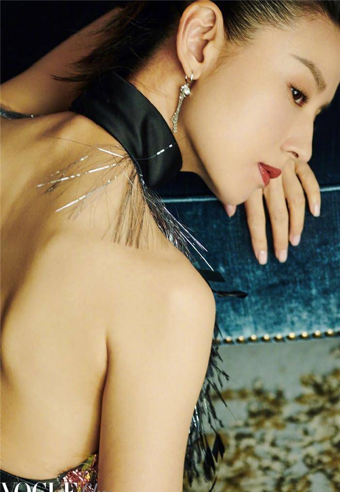 初恋 女人自己带娃也能活得精致，看董洁就知道了，39岁还一张初恋脸