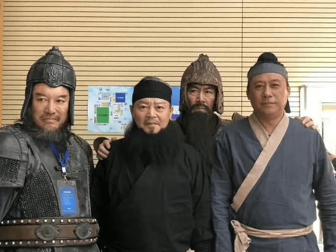 大力士贾石头,曾参演《水浒传》,70岁仍与妻子高调秀恩爱