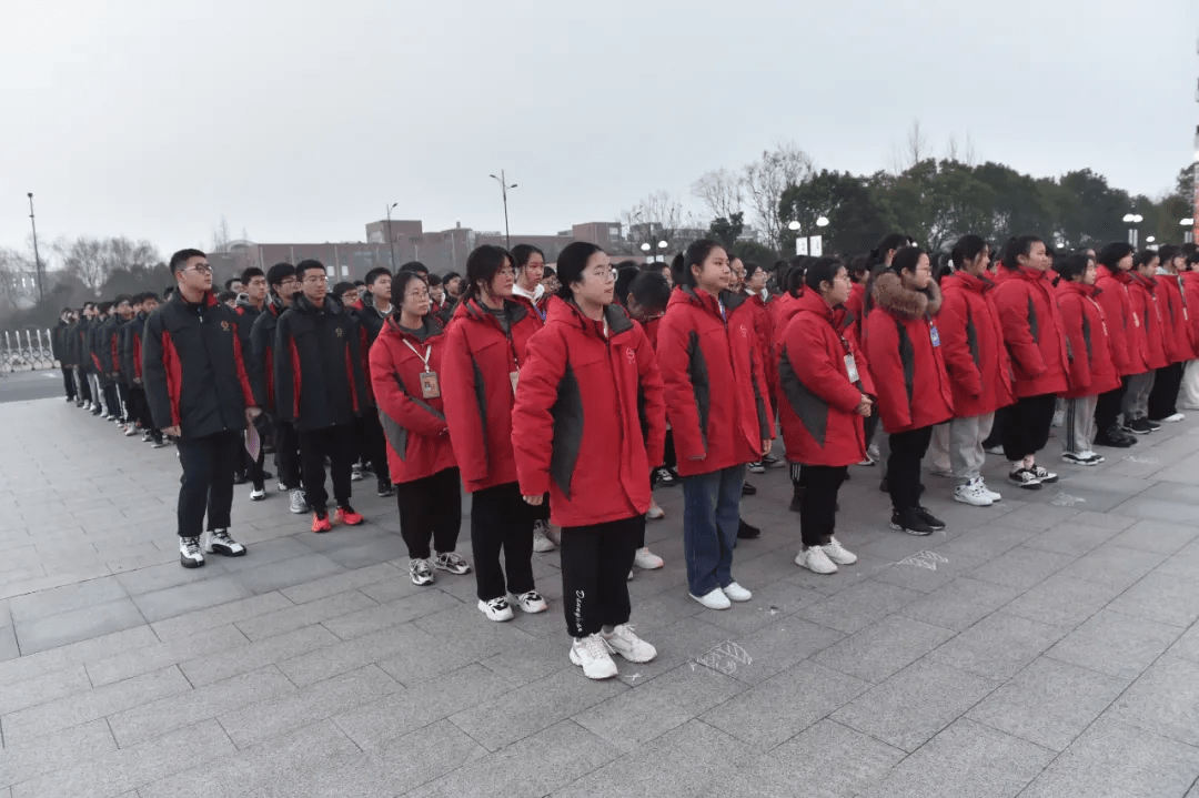 盐城市第一中学举行2021—2022学年度春学期开学典礼暨升旗仪式