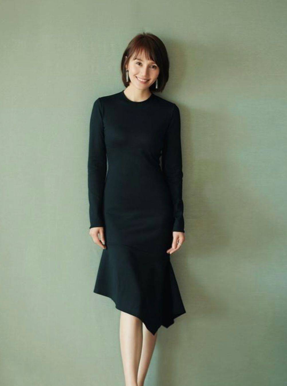 长发看了袁泉的长发照，终于明白为什么上了年纪的女人，都喜欢留短发