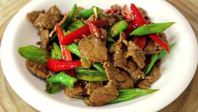 尖椒炒牛肉的家常做法牛肉嫩滑不柴美味营养